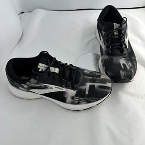 WOMENS BROOKS LAUNCH 9.5 Black & White